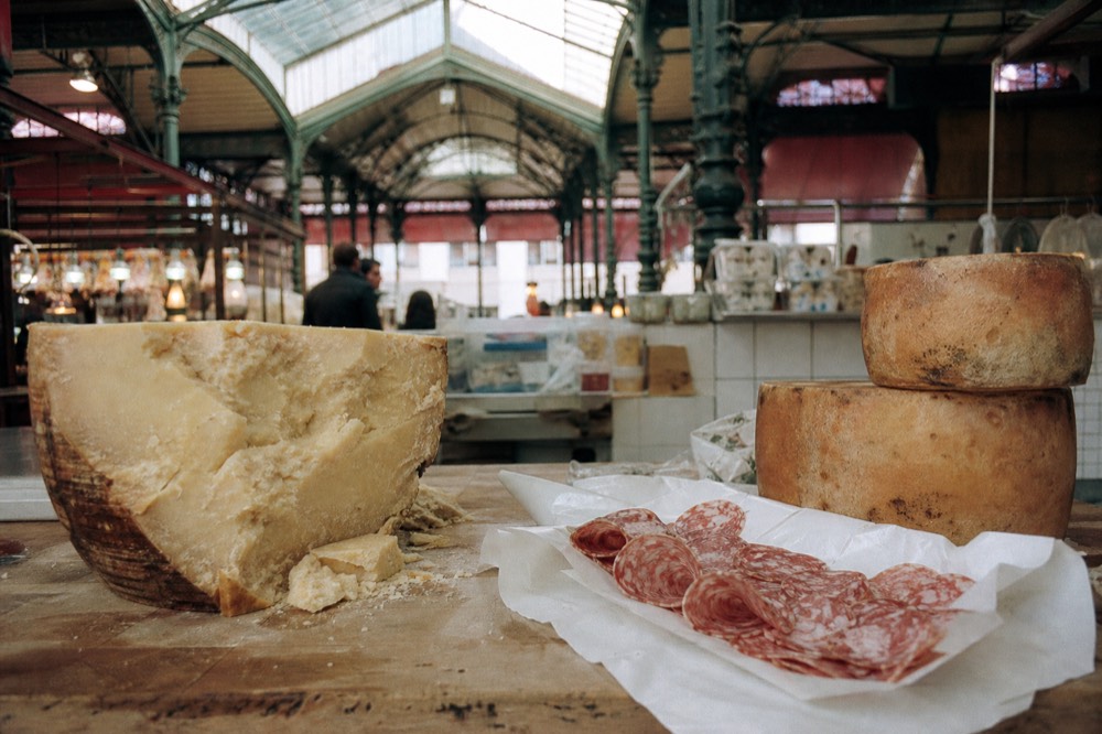 Fresh Tuscan cheeses and cured meats displayed on a market counter